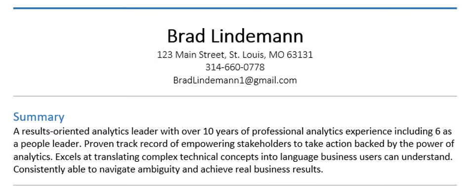 An example of a professional summary of a data analyst with over 10 years of experience.